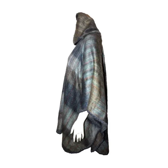 Alpacaloca Ecuadorian Alpaca Blend Cape Shawl Soft Plaid One Size Hooded Button - Picture 4 of 11